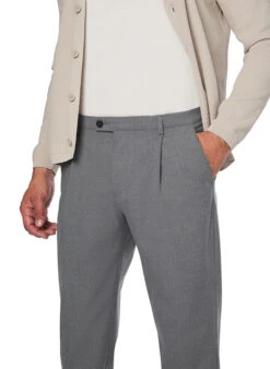 Bugatti, Bundfaltenhose, Mikrofaser-Stretch, Grau Meliert 9 Bugatti, Bundfaltenhose, Mikrofaser-Stretch, Grau Meliert -Herrenausstatter Geschaft 449479 norm3