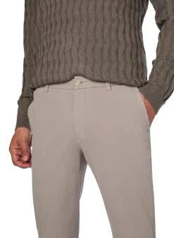 BOSS Black, Chino Kaiton, Slim Fit, Baumwolle, Greige 9 BOSS Black, Chino Kaiton, Slim Fit, Baumwolle, Greige -Herrenausstatter Geschaft 450789 norm3