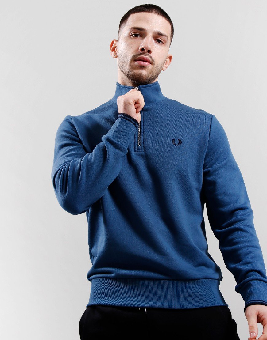 Herrenausstatter Geschaft -Herrenausstatter Geschaft Fred Perry half zip sweat mid blue 1 870x1110 1